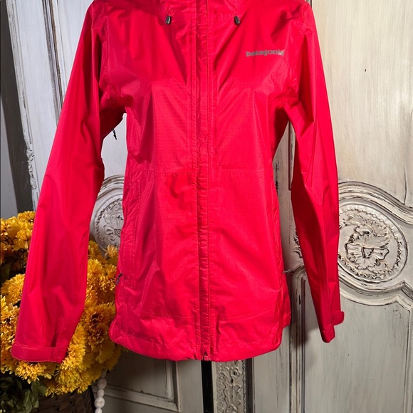 Patagonia Women's Dark Pink Hooded Waterproof Jacket - Picture 3 of 16